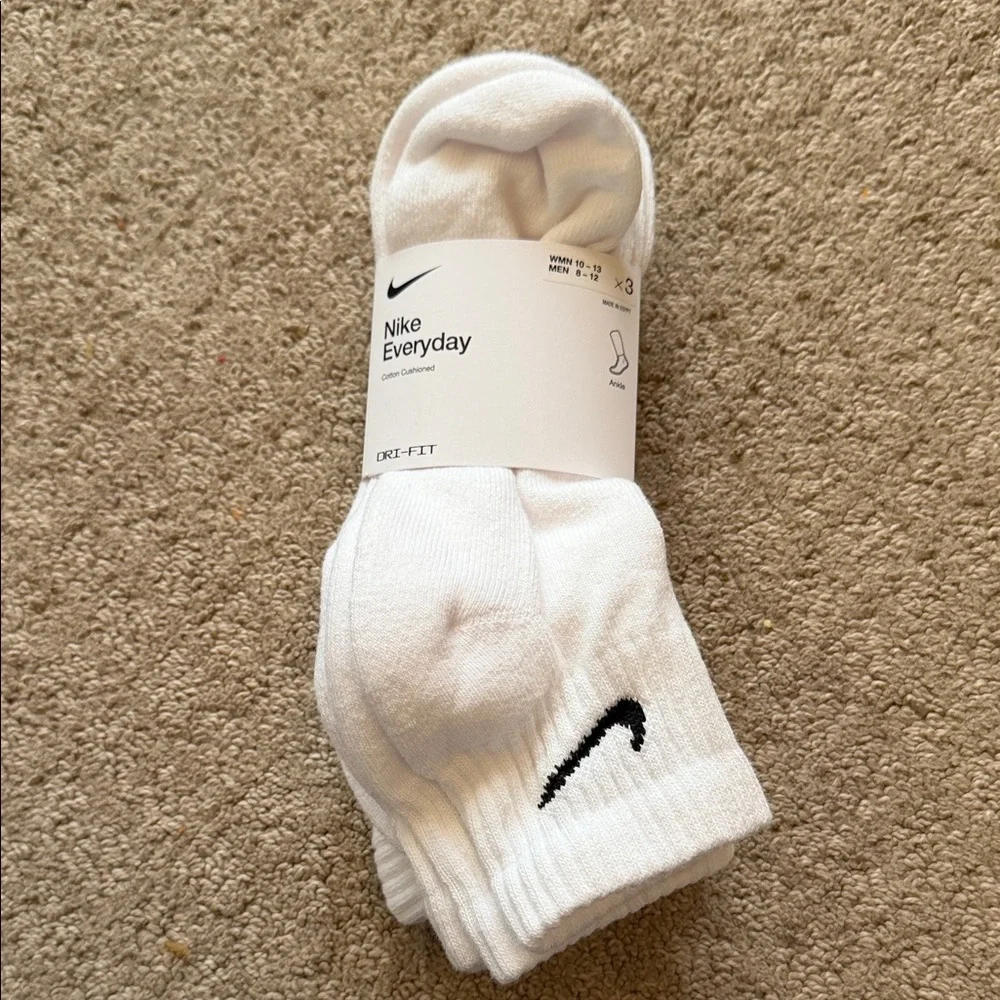 Nike DRI FIT Everyday White Crew Socks with Black Logo.